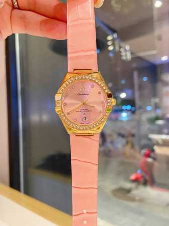 欧米茄-Omega 女士腕表 进口石英机芯 直径34Mm厚8Mm该款腕表备受女性喜爱，四季衣服搭配，尽显优雅在不同的场合映耀着她们各自的独特个性与迷人风华 - 点击图像关闭