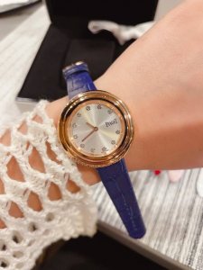 批P光圈 钻圈 伯爵“时来运转”顶级奢侈品入门款 第一眼看到它的时候我一眼就中，首先是外观设计足够百搭，旋转式表圈可自由转动，外层一圈可来回转动 很有寓意、一起
