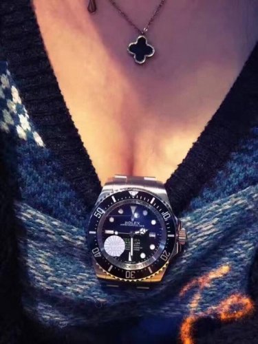 劳力士Sea-Dweller鬼王 44Mm副本的精华 并行代购版鬼王Sea 表壳为精钢 达到与正品一致 原装工艺陶瓷圈口 立体刻度圈 对版淡蓝色夜光 搭载机芯并