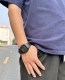 我之前买表总担心和衣服不搭， 直到选了这块卡西欧小方块Bc款。 黑棕配色特别百搭， 不管是 T 恤牛仔裤还是运动套装都能配。 塑钢表带质感不错， 戴着手不重。