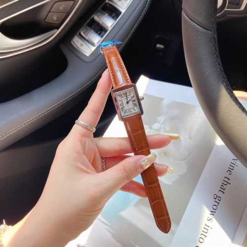 女款 大中小三个尺寸都有 竹节纹皮带 全钢材质卡地亚Cartie.R Tank Mc系列女款 ，非常精致经典的一款坦克表，方形的表盘显得格外！进口表芯与材质，竹