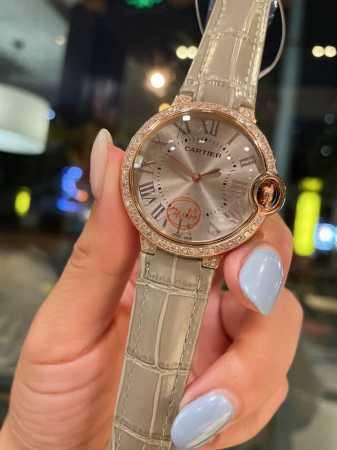 FFF金 高级灰系 Ballon Bleu de Cartier卡地亚蓝气球腕表奢华系列，百搭尺寸36mm，简约又别具品味，摒弃了现代盛行的繁复华丽的修饰，以简 - 点击图像关闭