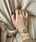 入秋小装备 爱4这支方糖小绿表 入秋第一件事 送给自己心仪已久的Lola Rose新款方糖小绿表 我这个金银外加色彩爱好者 第一次见到这块表就走不动道 主要是表
