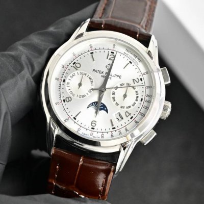 白 金 Tw 百达翡丽复杂多功能系列5205G-013重磅登场，迄今推出的首款Nautilus复杂腕表，以超复杂的工艺技术打造休闲运动腕表。 1小身板大能量：尽