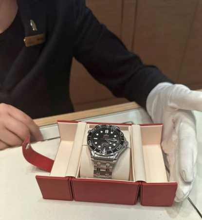 欧米茄海马系列210.30.42.20.01 1 自动机械男款，表径42Mm 海马300黑钢，精钢，黑盘 公价62530，二手23年 11 月全套 现货在店好价 - 点击图像关闭