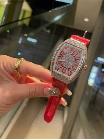 Franker Muller_法兰克穆勒 V32酒桶系列 奢华镶嵌钻石经典数字面搭配橡胶真皮带 镶钻扣子 进口机芯 真空电镀 亮度高，更耐带 百搭衣橱 多种风格 - 点击图像关闭