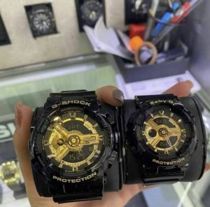 卡西欧 表盘直径大号53Mm，#G-Shock回头率爆表，那机芯绝对是进口，表带树脂的，防震度极高，三度防水而且防磁，指南针，秒表 精确到11000秒 温度计，