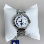 Kb，全新款心月星辰腕表 璀璨星辰，腕间永恒 DDD 让每个抬手都是高光时刻 DDD 晶莹莫桑美钻环绕表盘，如星辰坠入眼眸 DDD 白色搭配银色表盘层次分明，如