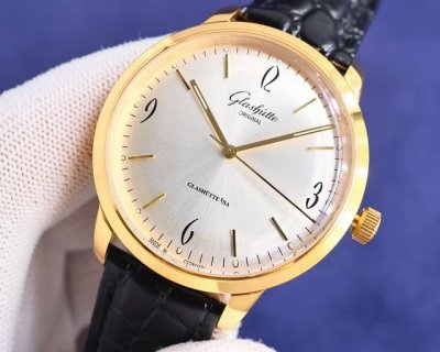 Tw Factory 匠心独具.格拉苏蒂60年代复古男士腕表 简单大气三针经典款式永远不会过时 表镜 ：由整宝石玻璃打磨而成的弧形锅盖镜面。 佩戴舒适 机芯 ：