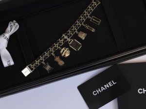 Chanel高级定制服系列Charm腕表 香奶家这次全新推出的Couture O‘Clock系列真的好绝啊，每一只都可谓匠心独具，Chanel的魅力就在于在时尚