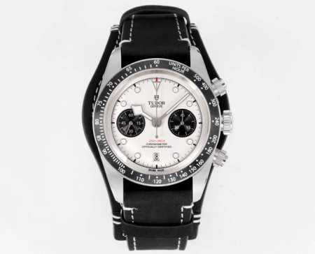 T新品帝舵 Tudor Black Bay Chrono系列是一款融合潜水表传统与赛车计时功能的混合型腕表，以其复古美学与现代技术著称。以下是该系列的主要特点及 - 点击图像关闭