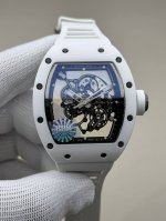 Bbr：Rm055最新升级V4版本原装一体双发条盒一体机芯，品质更加稳定！ 福利好礼、赠送一条 布带 1表壳：采用与原版一致白色陶瓷表壳，表壳导角细节改小与完全