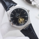 白钻 金钻 品牌：欧米茄-Omega类型：男士腕表壳套：顶级版316精钢L表带：进口小牛皮表带机芯：全自动机械机芯镜面：矿物质防刮镜面玻璃尺寸：直径42Mm厚1