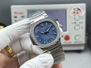 Gr，百达翡丽 ，钻+50 女款鹦鹉螺7018 1A-010 定制渐变蓝贝母盘面 水波纹 厚度8.6Mm同步官方 机芯9015改Cal.324调时不停秒