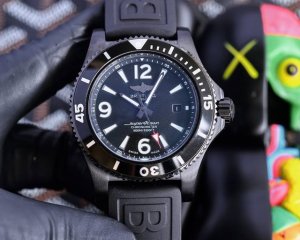 百年灵 Breitling 复仇者系列 全自动机械 43*13Mm 拱桥强化玻璃 泰国橡树胶带 军用帆布表带 原装针扣 复仇者黑鸟侦察机 承载着改变历史的使命