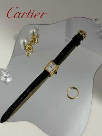 配盒 这款**卡地亚迷你坦克 Tank Louis Cartier Mini **是经典Tank系列的“精致缩影”，融合百年历史底蕴与奢华细节： 一、历史背景 - 点击图像关闭