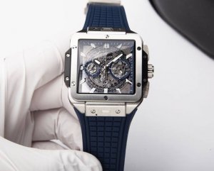 白 . 金20 Hublot 恒宝 秉承“敢为先锋，独树一帜”的品牌理念，推出新款宇舶表square Bang Unico系列 独特的方形设计表盘 采用进口机芯