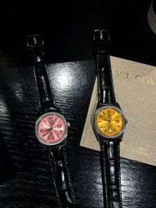 绝版！搞的就是艺术！秋冬季多巴胺 Vintage ~ Omega 太艳！太绝！越看越顺眼！梦中情表没错了！那种复古的时尚感，像老电影一般越看越有味道，这次总共5