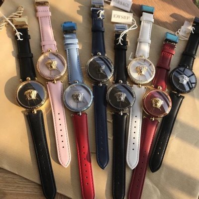 原装盒加50。色齐original Versace,范思哲vcq系列中性表，唯美主义杜美莎头像正中于表镜中间。极具立体感，～40Mm表径。全新全套出。