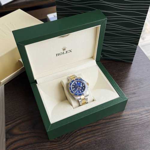 批 包金款！！ 劳力士潜航者型系列是经典腕表的典范，此款腕表黄金的高贵亮丽和不锈钢的坚固无匹合二为一，“金刚”组合使得腕表更加大气有魅力。所有的惊艳，都源自于勇