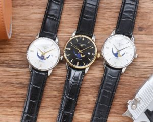 FFF，金 ，钢带20 男人挚爱 三针腕表 最新 ：浪琴最佳设计独家首发 类型 ：精品男士腕表 表带 ：316精钢 真牛皮表带 机芯 ：高端全自动机械机芯 镜面