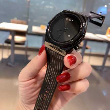 FFF金 古弛 GUCCI 镀膜玻璃41mm*12mm防水胶表带搭配原装针扣进口石英机芯独具匠心的设计，诠释了时间的定义 - 点击图像关闭