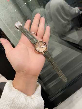 光圈 钻圈 鱼眼双卜玻璃 匠心之作卡地亚蓝气球，精致33Mm石英腕表，传统三针设计 星空运转 时间流淌 特殊工艺镶钻，个性 完美 搭配鱼眼蓝宝玻璃运用瑞士原装瑞 - 点击图像关闭