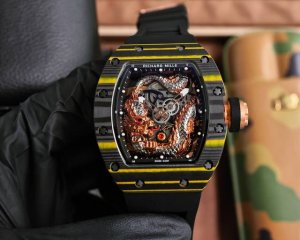 成龙大哥同款jack Chen Richard Mille 理查德米勒 Rm57-03飞龙 在天系列 全球限量8只 贵重来不是你的缺点！ 此款腕表壳套采用进口德