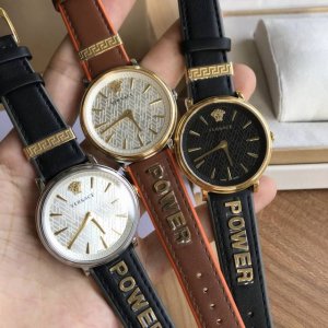 原盒:50 新款，范思哲Versace The Manifesto 系列女表，独具匠心“Power”原装真皮表带，搭配超薄表面，上手效果非常好，～38毫米表径，