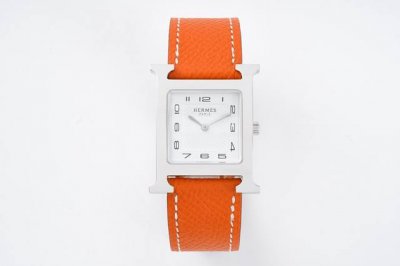 Factory Heure H系列 1996年设计师philie Mouquet推动下诞生、是历久弥的新的恒久标记 1表壳尺寸：26X26Mm 2表壳材质：31