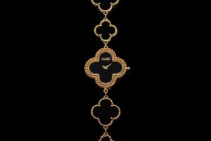 配盒 新品手链款 品牌：梵克雅宝-Van Cleef＆Arpels 系列：Alhambra手链款系列 腕表继续沿袭梵克雅宝的标志性图案散发恒久隽永的优雅气息，精