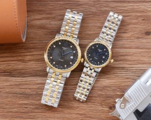 白 玫金 钢带+10钻+30 2024年天梭tissot 最新情侣对表隆重登场，携手而来，简约精致，品质精湛，实物拍摄，热卖全球。采用进口石英机芯，顶级316精