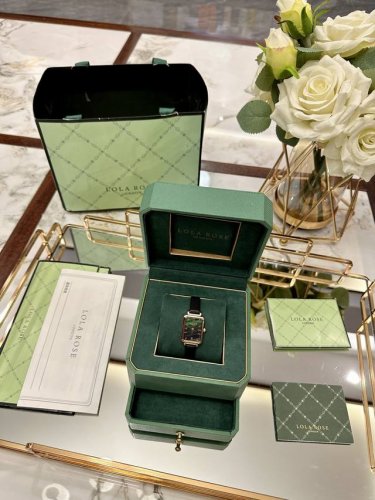 原单 同款包装 Lola Rose新款罗拉小皮表，淘X京X同源，渠道货 金秋福利小表盘百配穿搭，轻松驾驭，今年火爆时尚圈的绿色情怀，绿色代表年轻，独特的孔雀绿，