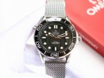 欧米茄-Omega 海马系列300米潜水腕表 表壳采用316L精钢表壳，搭载同级唯一陶瓷原装单向旋转计时圈口。表壳侧面泄压阀跟原装一致。表径42Mm 圈口采用进