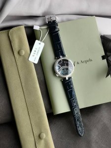 独家实拍，认准品质与细节 梵克雅宝-Van Cleef&Arpels最新V2版侧面钻 诗意复杂功能系列：恋人之桥最浪漫的手表 瑞士定做石英机芯 蓝宝石玻璃镜面