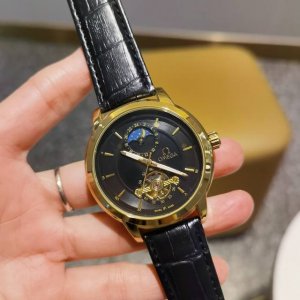 欧米茄一Omega六飞轮全自动日月星辰机械，12字位白天走时 太阳 晚上走时 月亮 [月亮]蕴含最优质的材料与一丝不苟的工艺！超强矿物质玻璃，真空电镀，精密防水