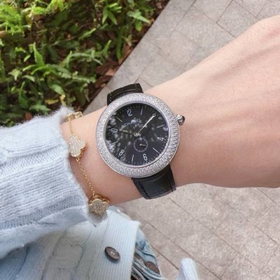 Chanel香奈儿，蓝宝耐刮镜面瑞士进口石英机芯，尺寸：37.5Mm ，厚度：10Mm，她远比你想象中美丽