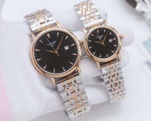 白壳 ，金壳 ，钢带20 品牌：天梭-Tissot 类型：情侣腕表 壳套：顶级版316精钢l 表带：进口小牛皮表带 316L精钢表带 机芯：进口石英机芯 镜面：