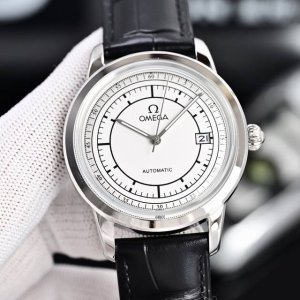 火热新款式 欧米茄-新款锅盖，采用3D蓝光立体版玻璃，搭配9015进口机芯 零返修 ，意大利柔软舒适超薄牛皮，直径40Mm， 超强防水 ，高端品质 质量优越请认