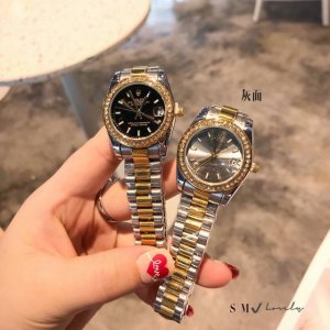 劳力士 日志 系列经典女款-原装压扣 小红书火爆推荐 设计显出独特高贵优雅女神气质！316精钢搭配施华洛世奇水晶钻石，纯手工镶嵌而成，女性气质，高端大气，不显浮
