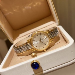 金 中古欧米茄 Vintage西洋Omega简约小金豆，简直太别致了！小尺寸26Mm低调又不失细节的美，表盘刻度也太纤细秀气了吧！复古独特，上手不撞款，蓝宝石玻