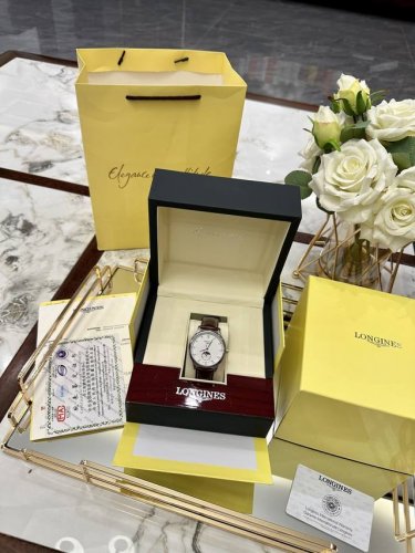 图片同款包装 Longines原单高版本浪琴名匠月相男表到货，品质超赞，原单狠货，手表可以增加人的时尚魅力与气质，彰显品质的生活，全钢牛皮表带，进口机械机芯，蓝