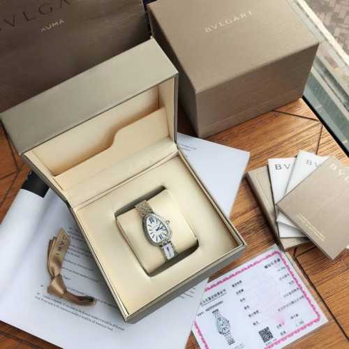 特 ，Bvlgari宝格丽女士腕表，最新款镶钻版serpenti Seduttori鎏光蛇影腕表超美腻 佩戴方式很特别 像被蛇缠绕～十分别致！搭配起来非常吸睛可