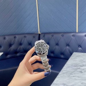高品质Rolex劳力士 黑水鬼 机械机芯 精钢市场高版本 凭借正品买版、表径39Mm不断改进的钻研精神，特别是五大神器的业界认可，表径目前销量一直成上升趋势专柜