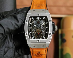 白壳 玫黑700 独家首发:恒宝 Hublot 精品男士腕表 六字位飞轮设计 技艺精湛 独具匠心 尊贵大气 绅士风范 采用高品质机械机芯 顶级316精钢表壳 进