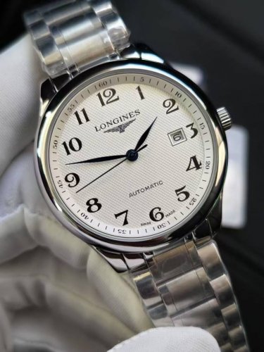完美爆款来袭名匠系列男士西铁城机械腕表 尺寸 40Mm 机芯 全新日本原装西铁城8215机芯 修正官方最新原装L888自动陀片，走时精准，动力储备强劲，同级唯一