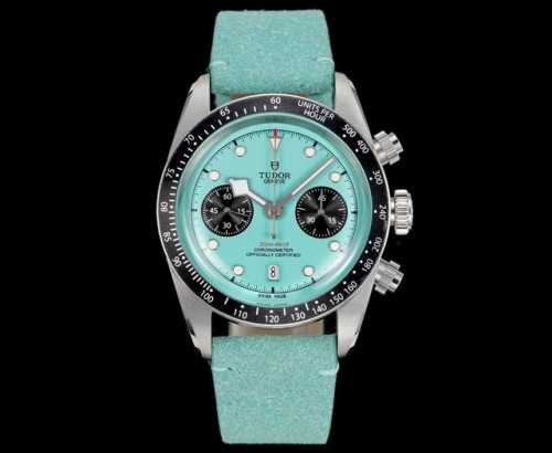 T新品帝舵 Tudor Black Bay Chrono系列是一款融合潜水表传统与赛车计时功能的混合型腕表，以其复古美学与现代技术著称。以下是该系列的主要特点及