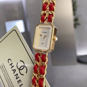 金白同价 香奈儿chanel Premiere系列腕表 1987年灵感源自巴黎芳登广场的轮廓 中古方糖 表径26.1X20毫米 表壳材质精钢 漆面表盘 矿物质水