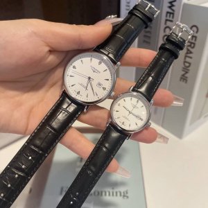 白壳 玫 钢带加20 实物拍摄 品牌： 浪琴-Longines 类型：情侣对表 表壳：316精钢 做工优质 表带：进口小牛皮 316精钢 两种可选 机芯：进口石