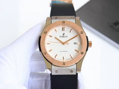 金黑+20宇舶 恒宝Hublot 经典融合系列 316精钢表壳 壳套采用Cnc工艺精细打磨加工 确保各方位细节 圈口彰显宇舶独特拉丝工艺效果，表带采用进口橡胶表